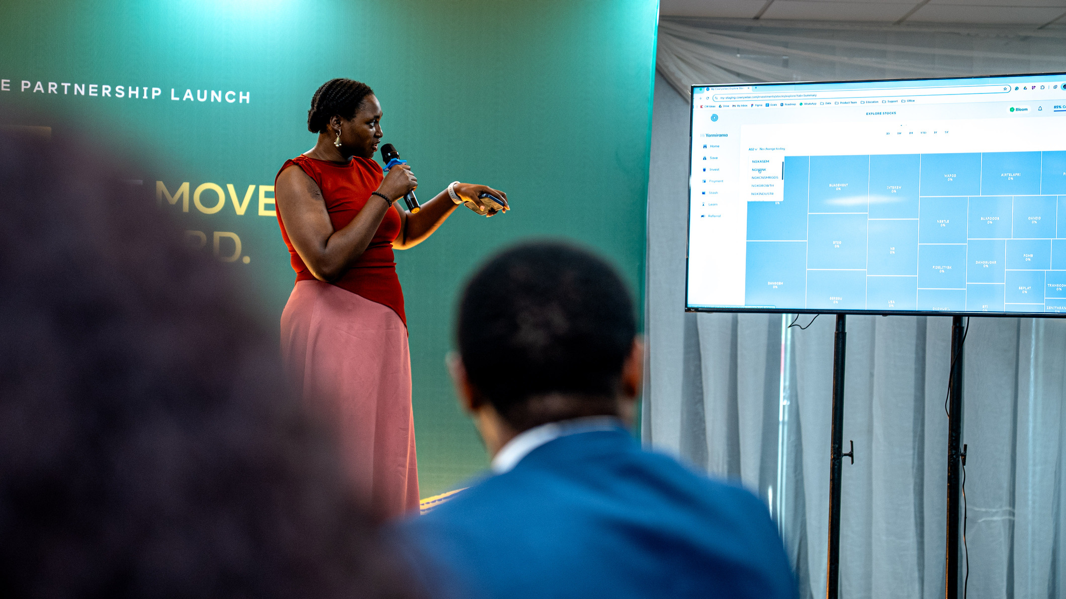 Nigerians can now invest in the Nigerian Capital Market. Yarmirama Ashama demos the Cowrywise Stock Investing Product at the Cowrywise and Meristem Press Event.